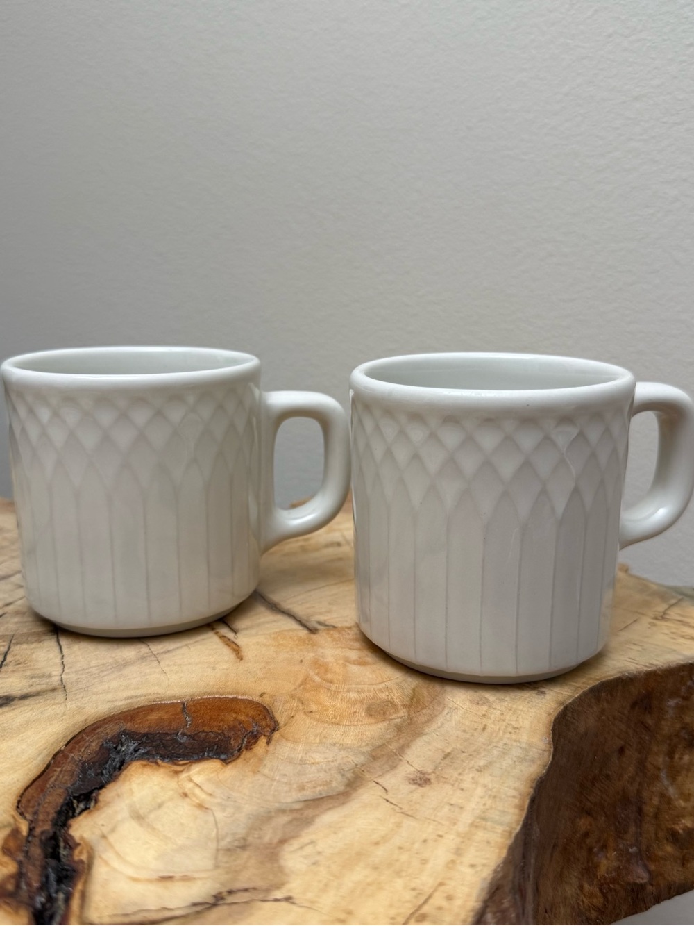 Anfora Vintage Off-White Mugs Pair